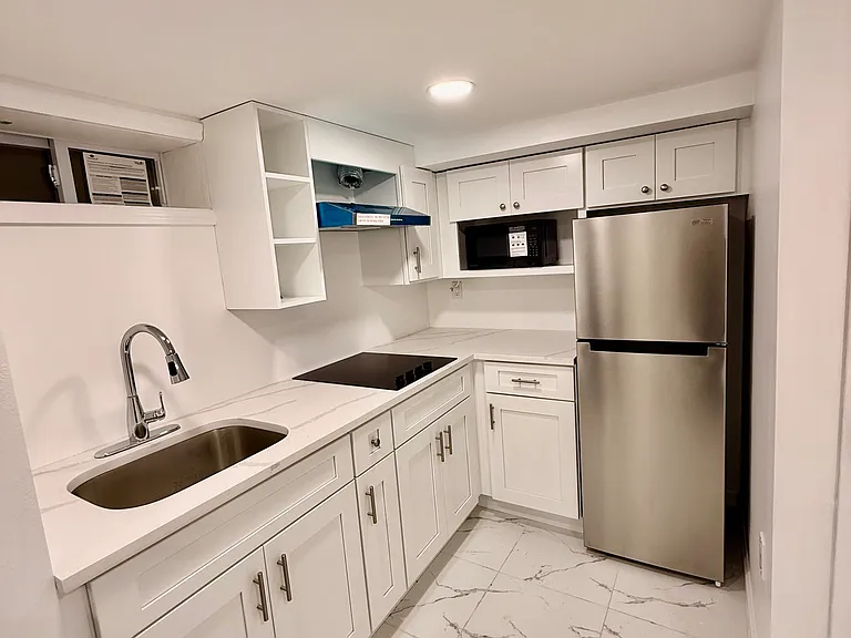 303 W 14th St — Photo 1