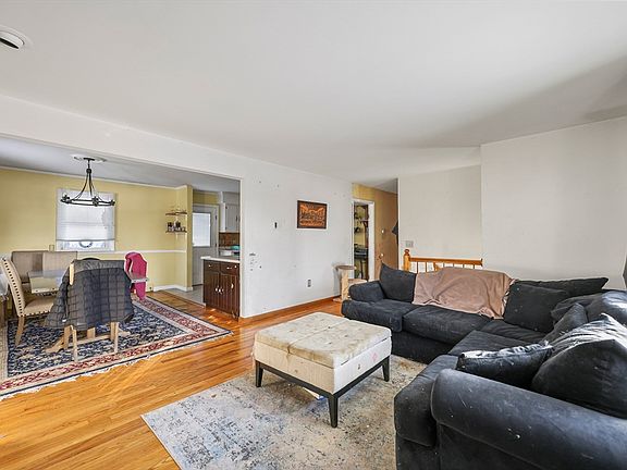 5th image of 16 Leona Dr