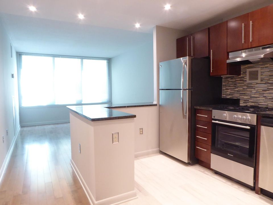 Open plan kitchen and large bright living space that can accommodate multiple furniture arrangements.
