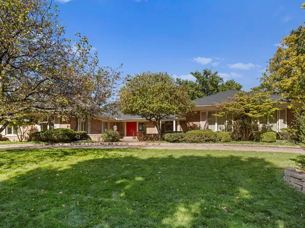 3 Greencroft Dr, Champaign, IL 61821