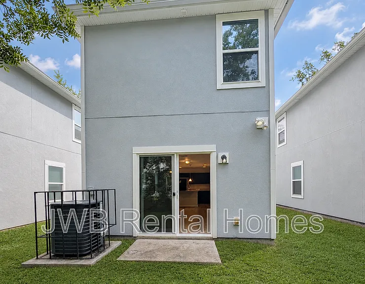 1252 Mull St — Photo 13