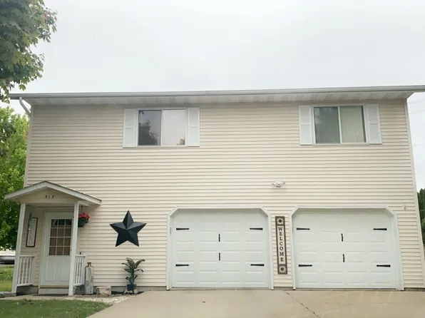 515 Vine St, Osage, IA 50461