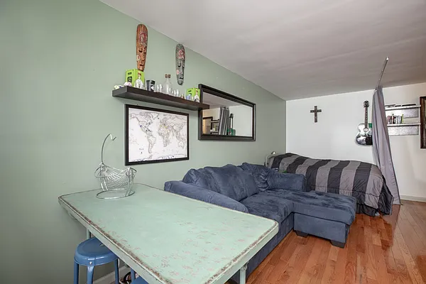 Sold by Modern Spaces | media 2