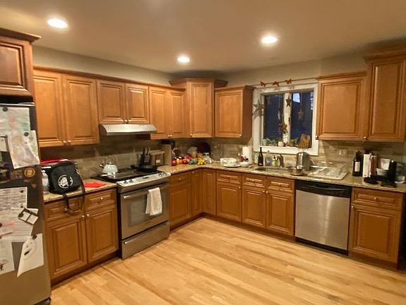 3rd image of 11 Newport Dr