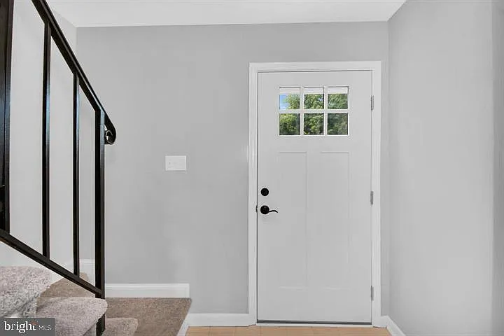 3 bed, 1.5 bath, 1276 sqft, $2,250 — Photo 2