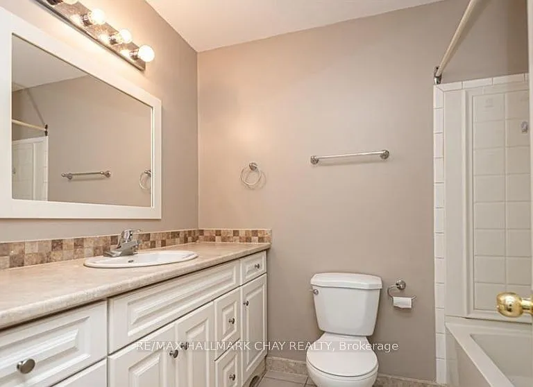 33B Grove St E #MAIN FLOOR — Photo 11