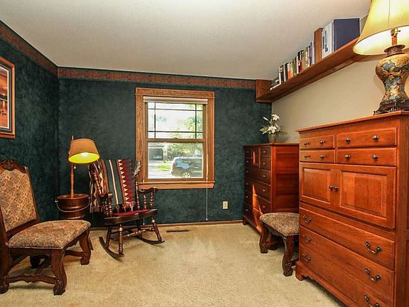 3rd image of 3975 Gresham Ct N