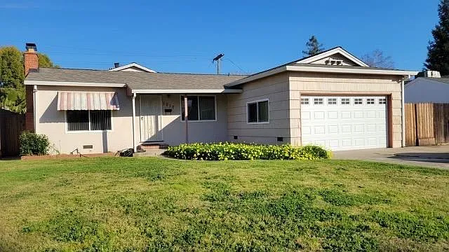 1017 Hemlock St photo 1