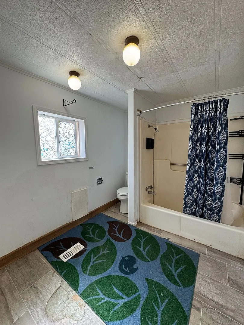 Comfortable 3-bedroom, 2-bath house — Photo 2