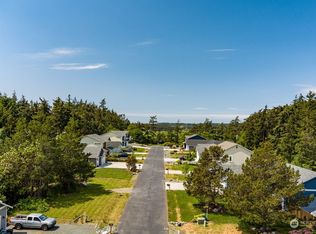953 Walker Heights Pl, Oak Harbor, WA 98277