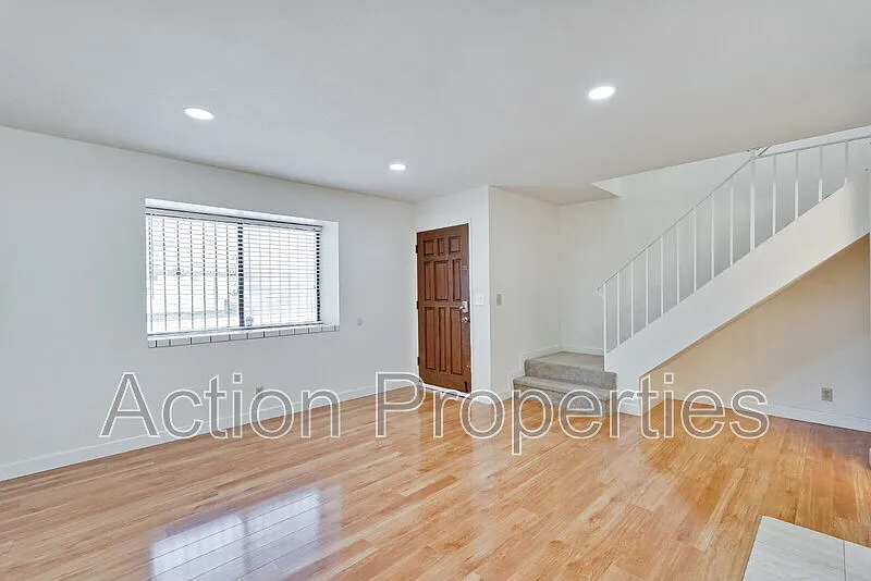 2 bed, 1.0 bath, 1033 sqft, $2,995 — Photo 4