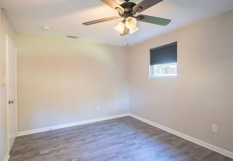 20 Ventura Blvd — Photo 22