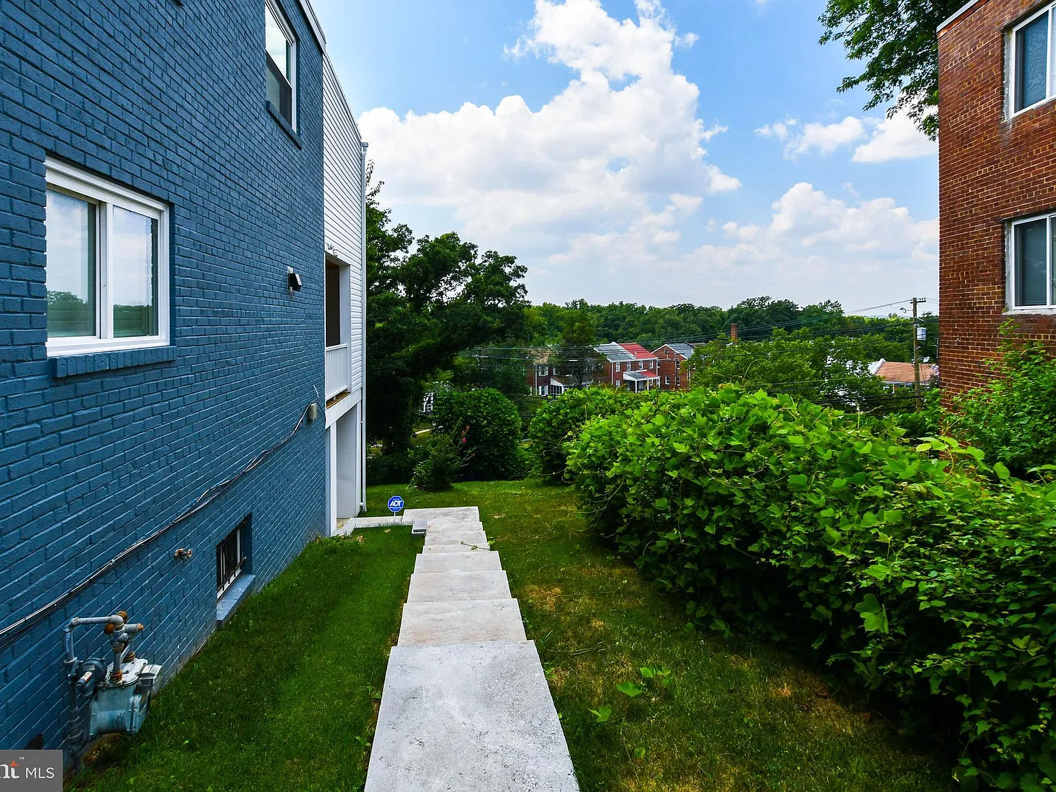 3 bed, 3.5 bath, 1402 sqft, $3,100 — Photo 4