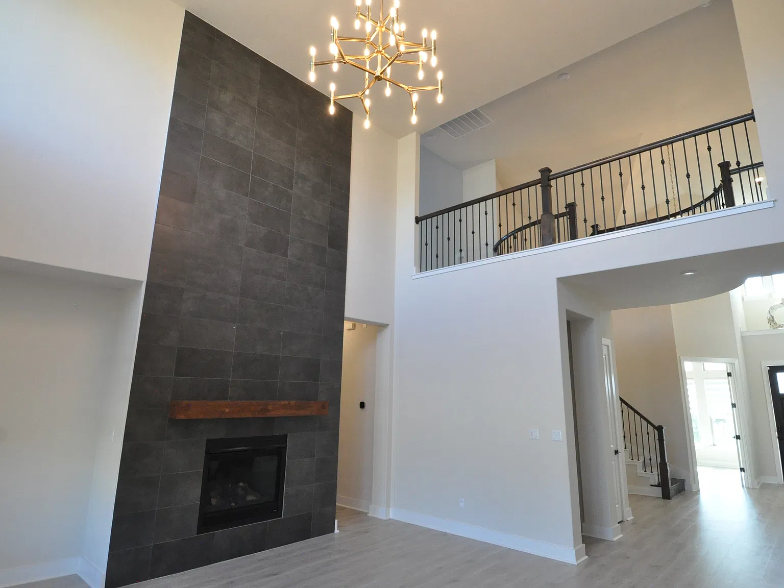 5 bed, 3387 sqft, $3,500 — Photo 4