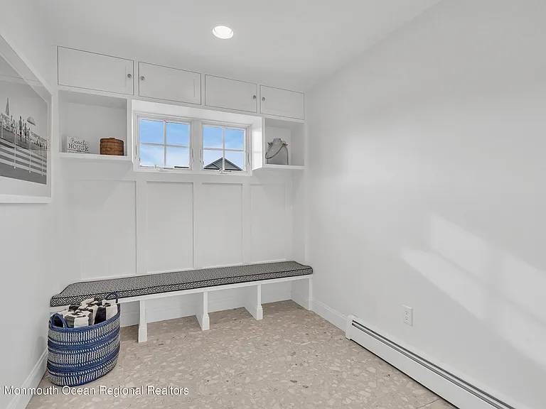 706 Morven Ter — Photo 55