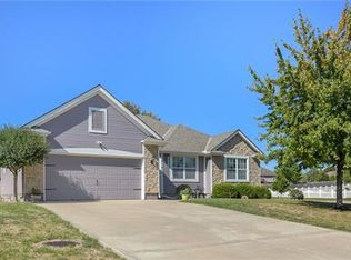 2121 SW Roberts Ct, Lees Summit, MO 64082
