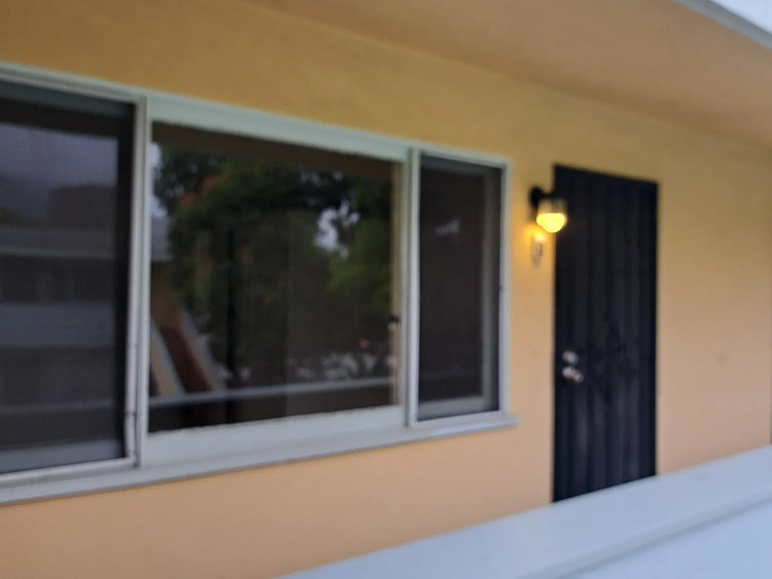301 N Hollywood Way — Photo 4