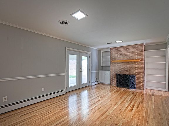3rd image of 4835 Glenbrook Dr