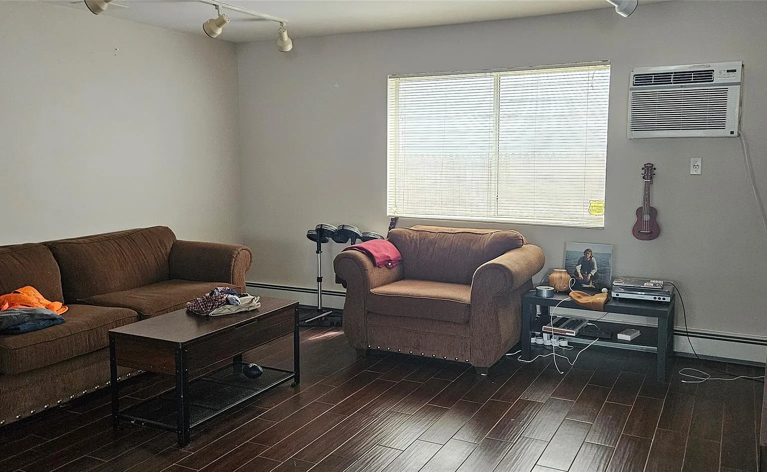 3 bed, 2.0 bath, 2000 sqft, $4,175 — Photo 4