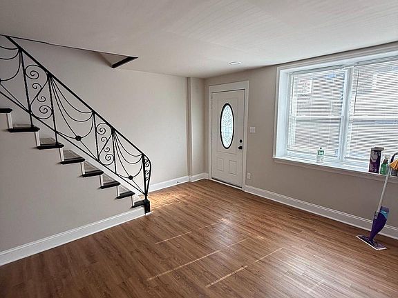2nd image of 4427 Vista St