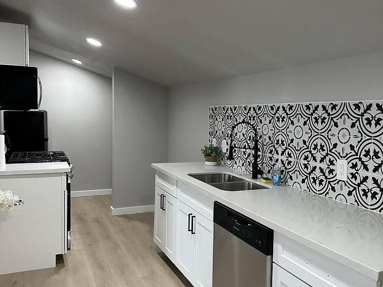 Full kitchen!