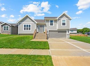 5318 Crystal Dr, Saint Joseph, MO 64503