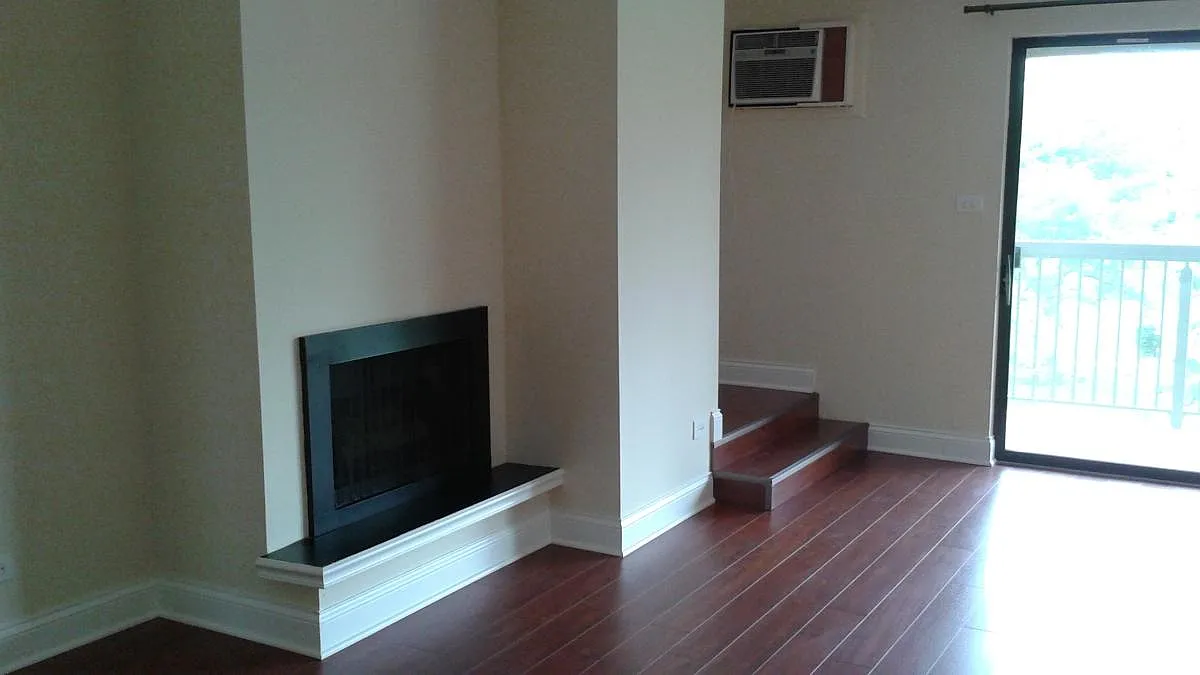2 bed, 1000 sqft, $1,900 — Photo 1