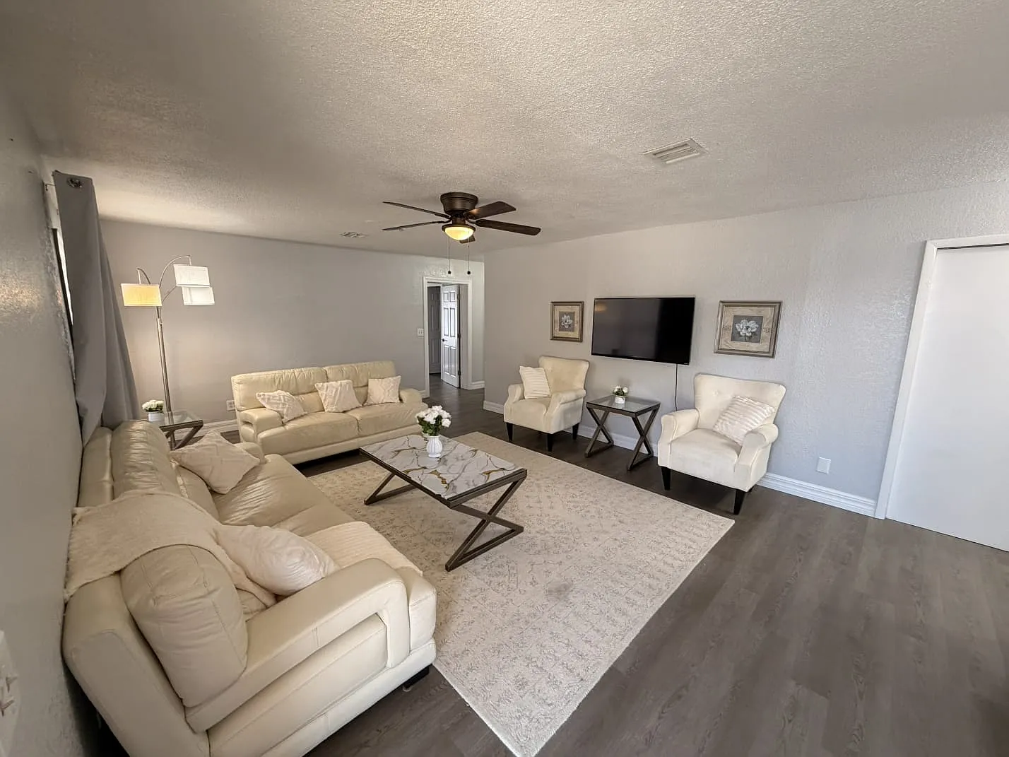 3 bed, 2200 sqft, $2,599 — Photo 2