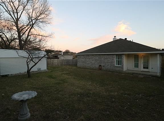 3rd image of 121 Havenwood Ln