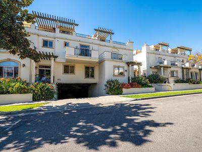 841 Westmount Dr APT 102, West Hollywood, CA, 90069