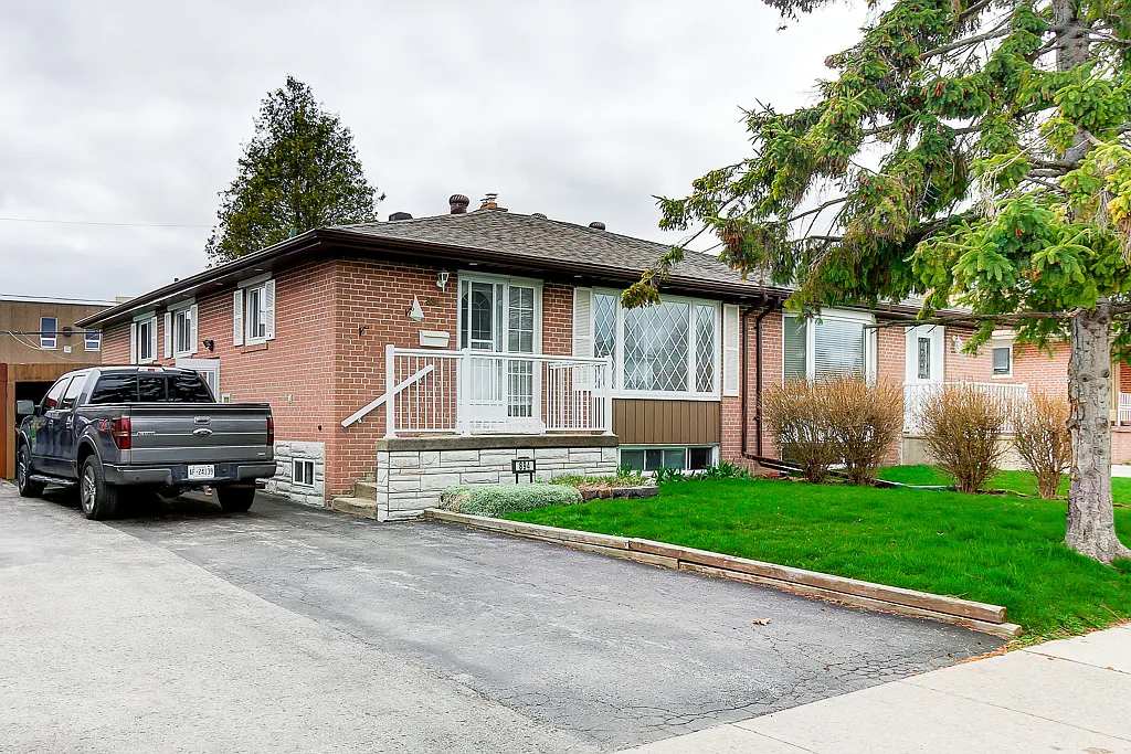 1-894 Krosno Blvd Pickering Ontario L1W 1H4 — Photo 1