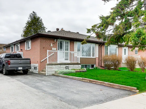 894 Krosno Blvd #1, Pickering, ON L1W 1H4