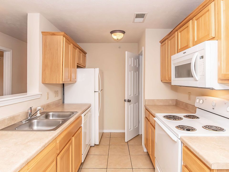 Scenic Station Apartments 2 bed kitchen