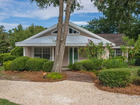 662 Wilson Cir, Saint Simons Island, GA 31522