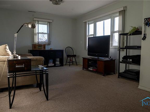 3rd image of 13240 Silver St