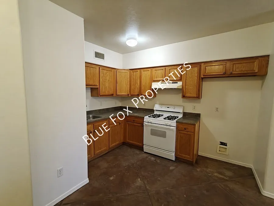 Building Photo - 105 W Oklahoma St #2