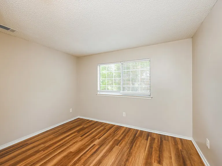 928 Eagle Dr — Photo 14
