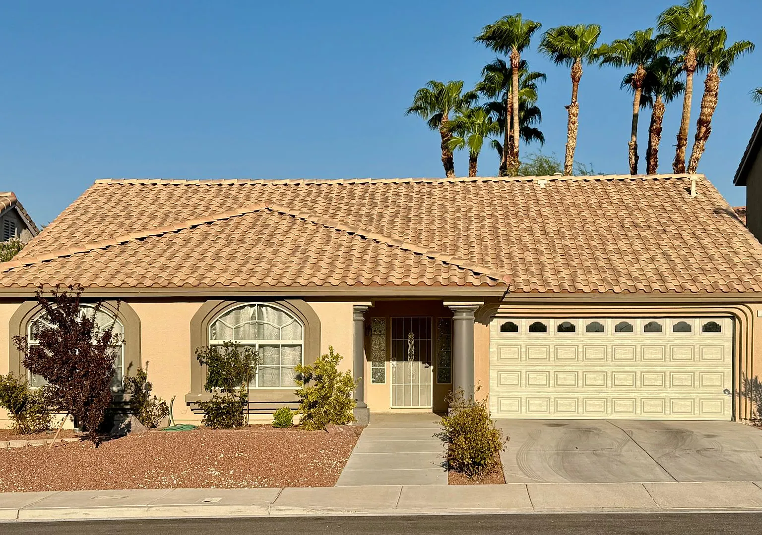 Green Valley Home For Rent! 3 Beds, 2 Baths, FULLY Remodeled — Photo 1