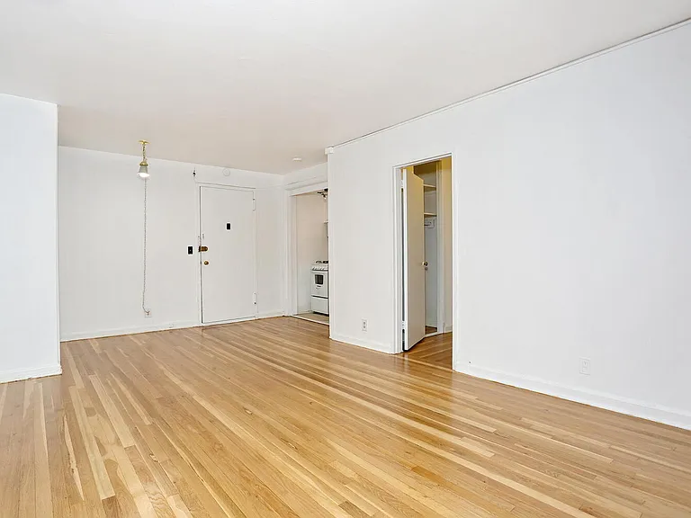3021 Edwin Ave #5H — Photo 11