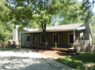 3723 NE Hill Haven Rd, Kansas City, MO 64117