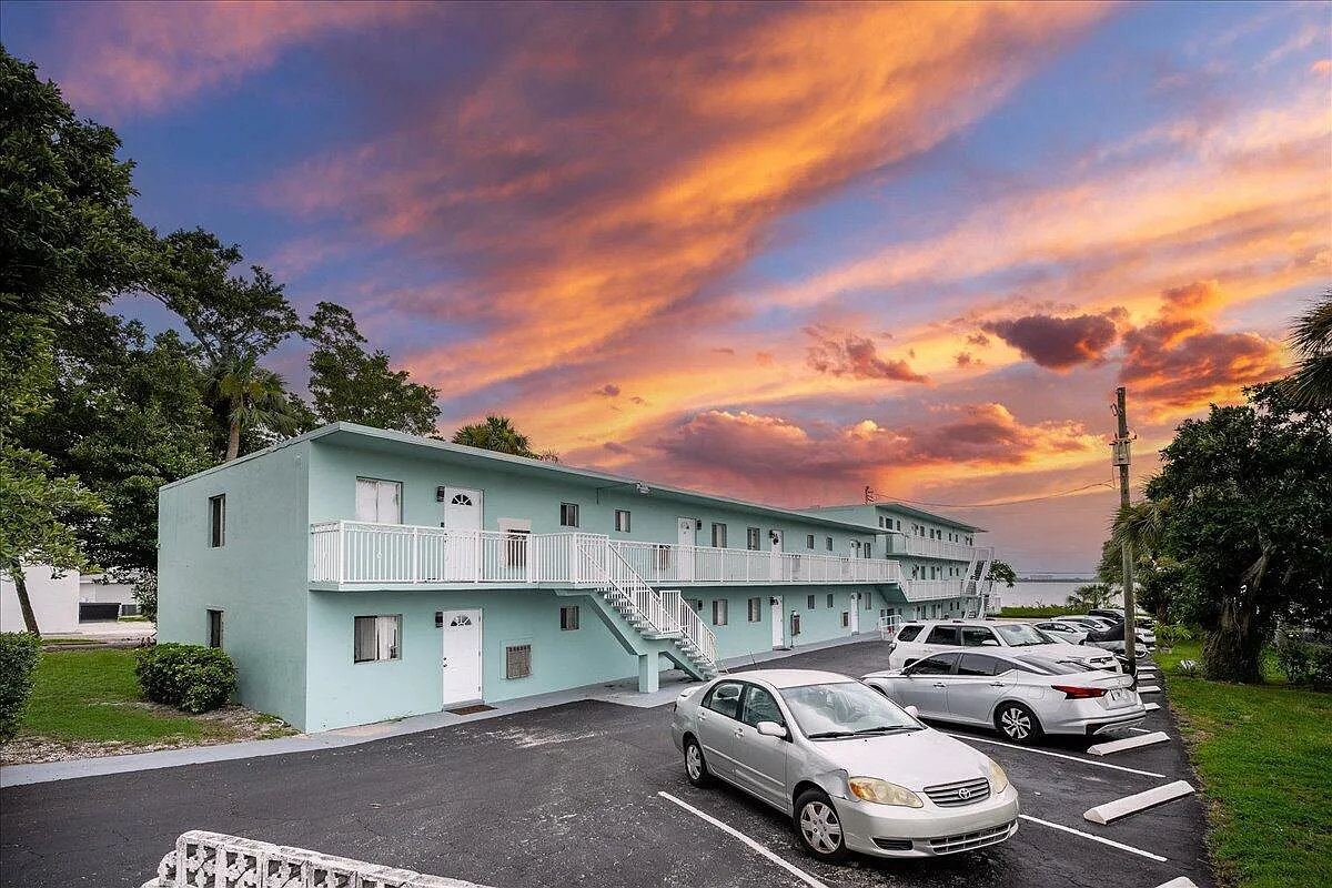 1 bed, 1.0 bath, 700 sqft, $1,600 — Photo 1