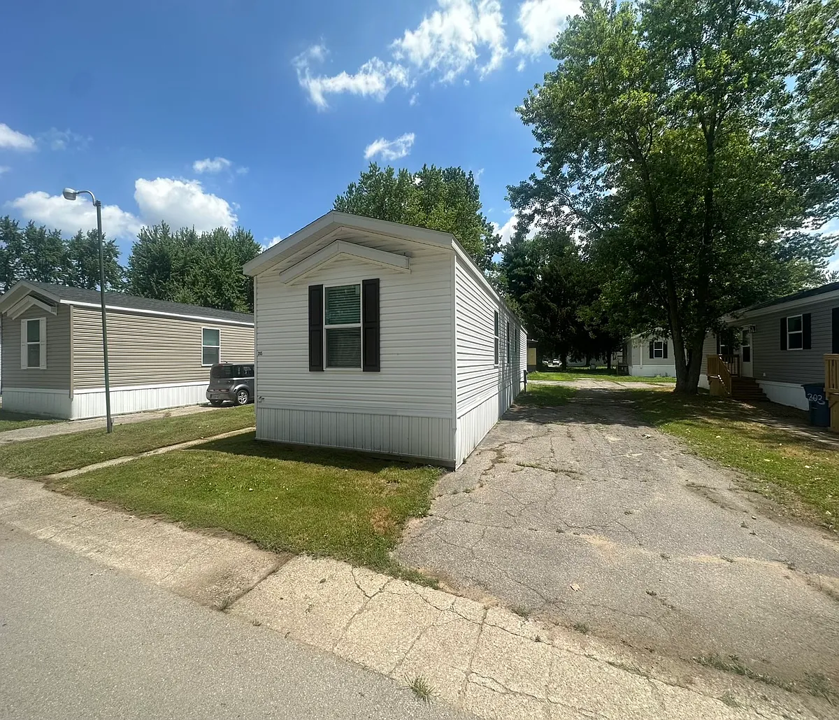 Building Photo - 7519 Dorr St #205