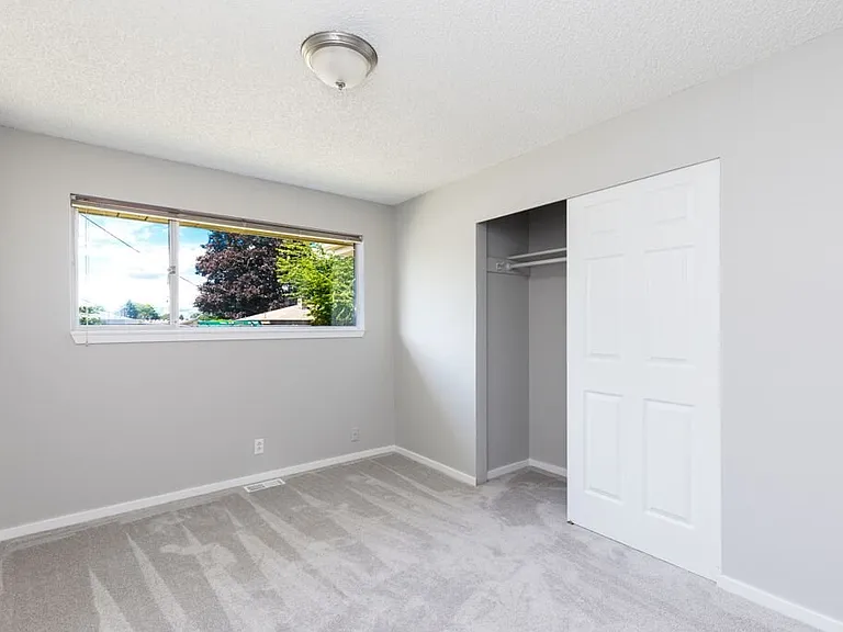 654 Jefferson Ave NE — Photo 9