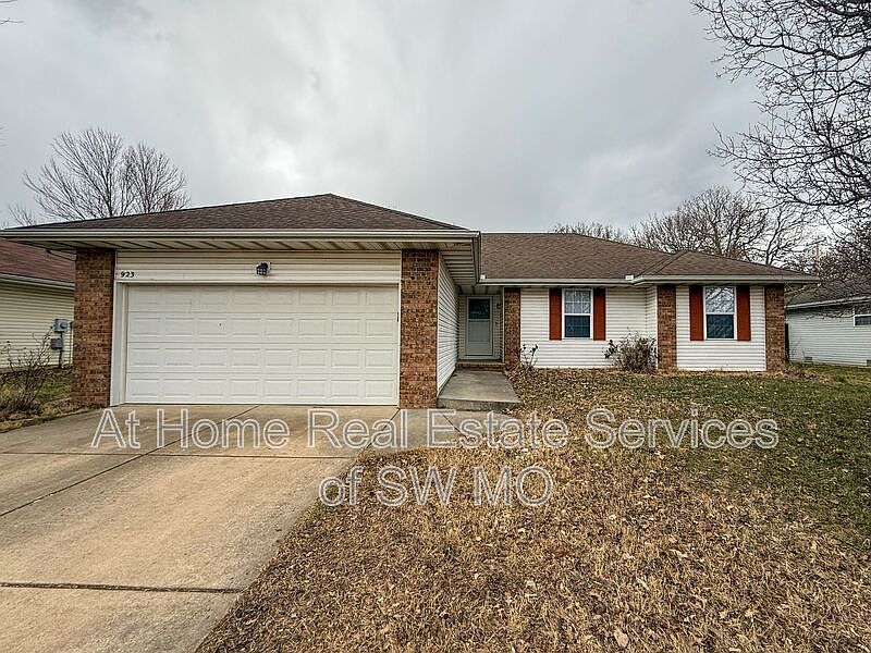1st image of 923 W Turnberry Blvd