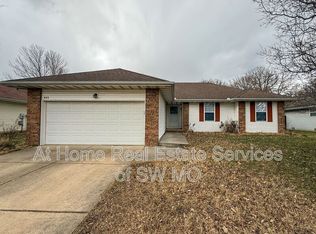 923 W Turnberry Blvd, Ozark, MO 65721