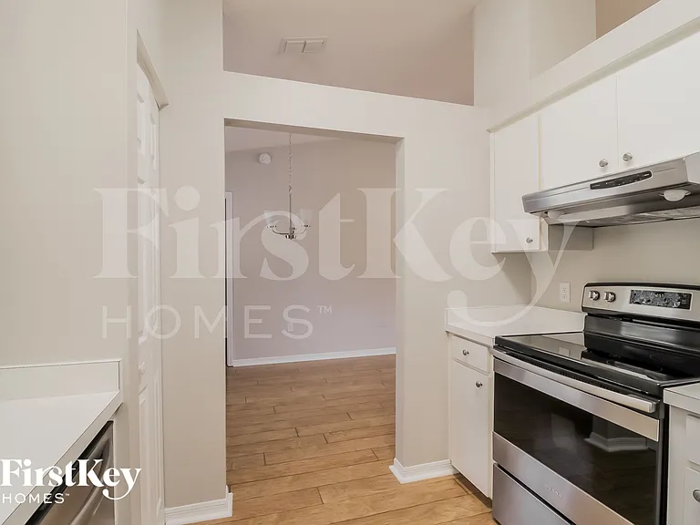 3260 Saint James Ave — Photo 8