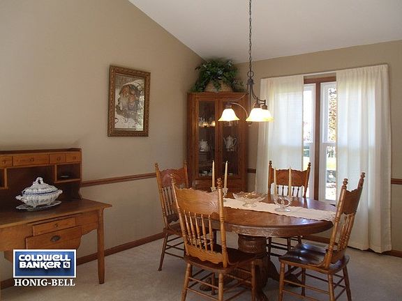 5th image of 33 N Whispering Hills Dr