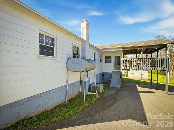 5th image of 3560 Hartland Rd