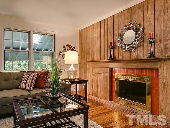 5th image of 112 W Woodridge Dr