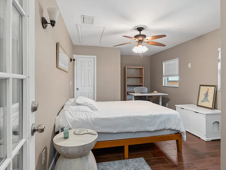 225 W McKenzie St — Photo 17